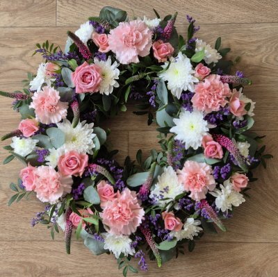 Wreath in pinks Product Image