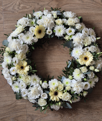Wreath in whites Product Image