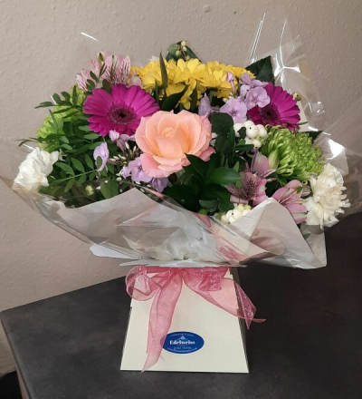 Edelweiss Handtie - Edelweiss Handtie - Flowers and colours may vary