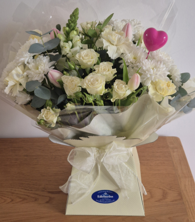 Classic Mum - A beautiful selection of whites and creams with a pretty pink heart. Sure to delight your mum, gran or special someone.